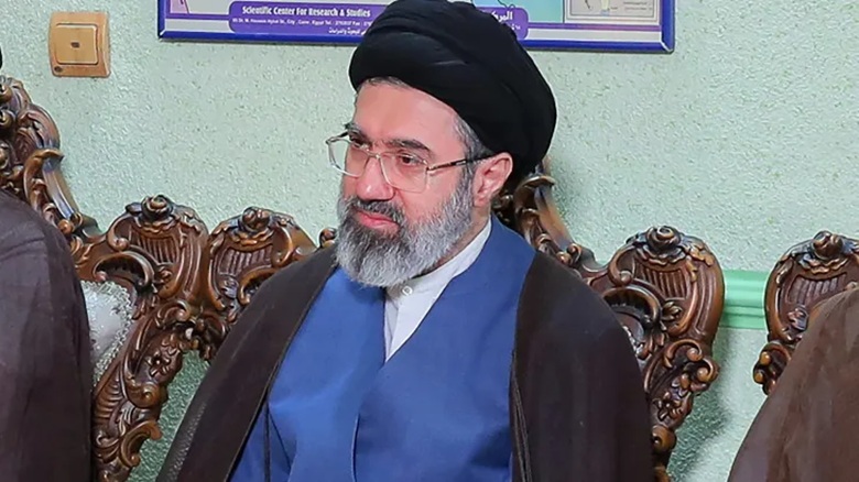  Humba babanë tim  gruan time   Mojtaba Khamenei paralajmëron hakmarrje  Nuk do ta harrojmë gjakun e iranianëve të vrarë