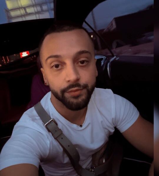  Shnosh e mirë  afër familjes tem   Pas lirimit nga paraburgimi  reagon për herë të parë Gjesti  Nuk jom njeri i tille