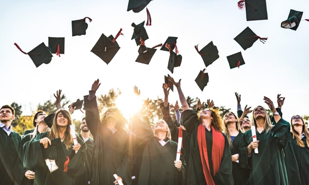 Pse kompanitë po u thonë  jo  të diplomuarve të rinj 