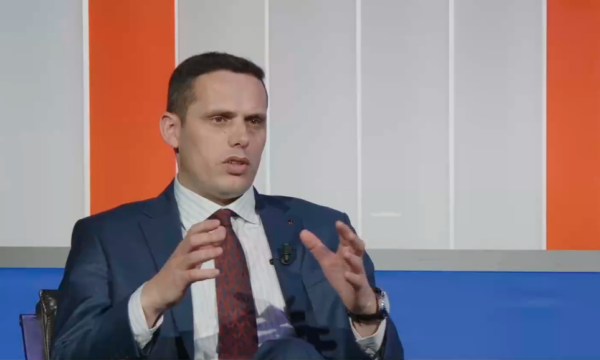  Përmbysje e rendit kushtetues   Alarmi i Grudës për manovrat e VV së në orët e fundit të afatit për Presidentin