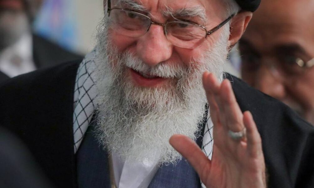 Televizioni shtetëror iranian konfirmon se Lideri Suprem Ali Khamenei është vrarë