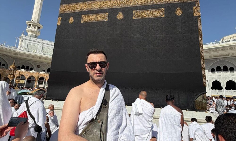 Aktori Vedat Bajrami shkon në Umre  ka një lutje të veçantë nga vendi i shenjtë