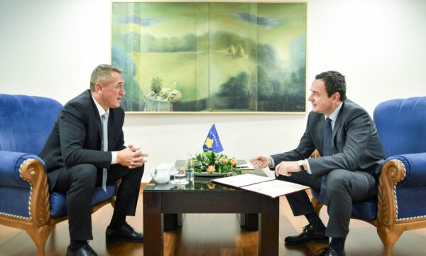  Do ta bëj për ty   Rashiq tregon se si Kurti vendosi t ia transferonte Manastirit të Deçanit 24 hektarë tokë