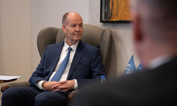 Shefi i UNMIK i kënaqur që BE e bindi Kurtin të japë më shumë kohë për ligjin për të huajt