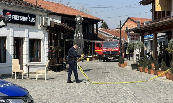 Qendra e Çarshisë së Vjetër në Gjakovë e boshatisur pas vrasjes së mëngjesit   pamje nga vendi i ngjarjes