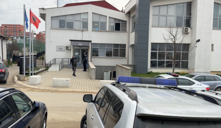 Përfundon aksioni në ARBK  Tri zyrtare dyshohen për ndryshim të kundërligjshëm pronësie mbi 50 mijë euro