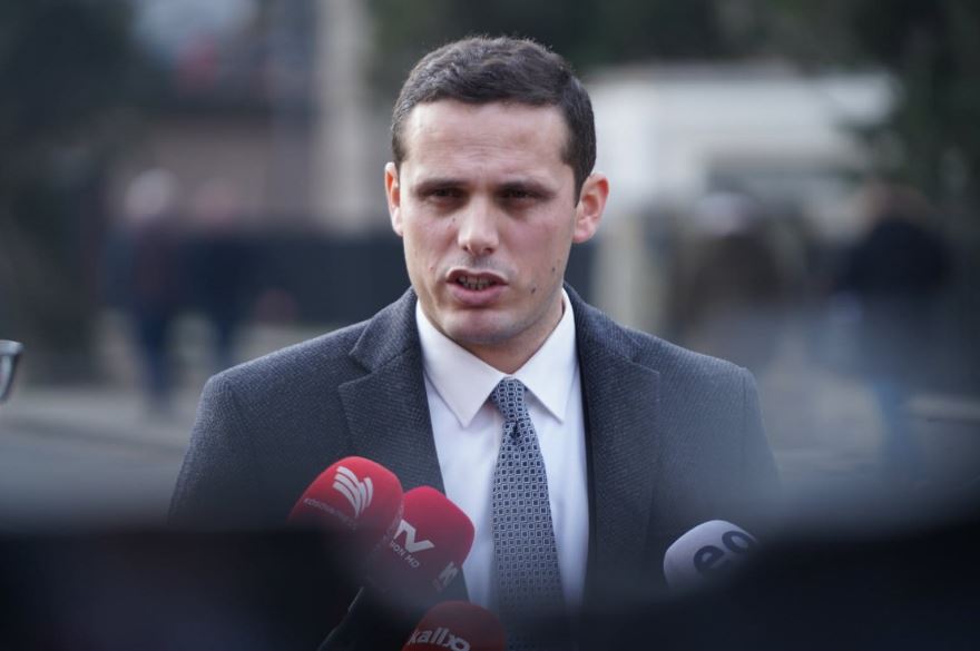 Gruda për Presidentin  VV ka rënë pre e standardit të ndërtuar vet  tallje me proceset politike