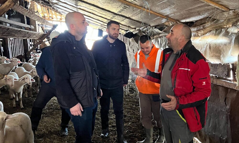 Hoxha tek familja Arifi në Shipkovicë  Fermat familjare janë shtyllë e zhvillimit rural dhe ekonomisë lokale