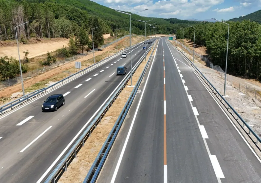 pergjysmohen-punimet-ne-korridorin-8-shteti-i-vonon-pagesat-ndaj-bechtel-enka