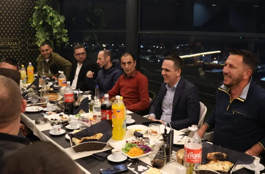Kasami shtron iftar për gazetarët  Gazetaria e lirë është vlerë e shenjtë