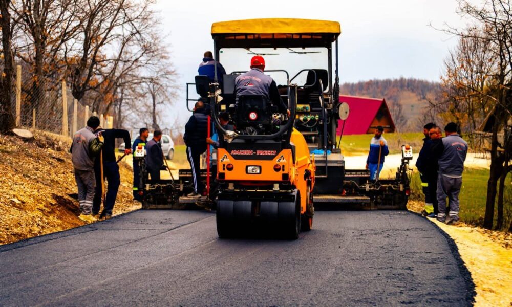 Komuna e Zhelinës fillon asfaltimin e rrugës Merovë Sallarëvë