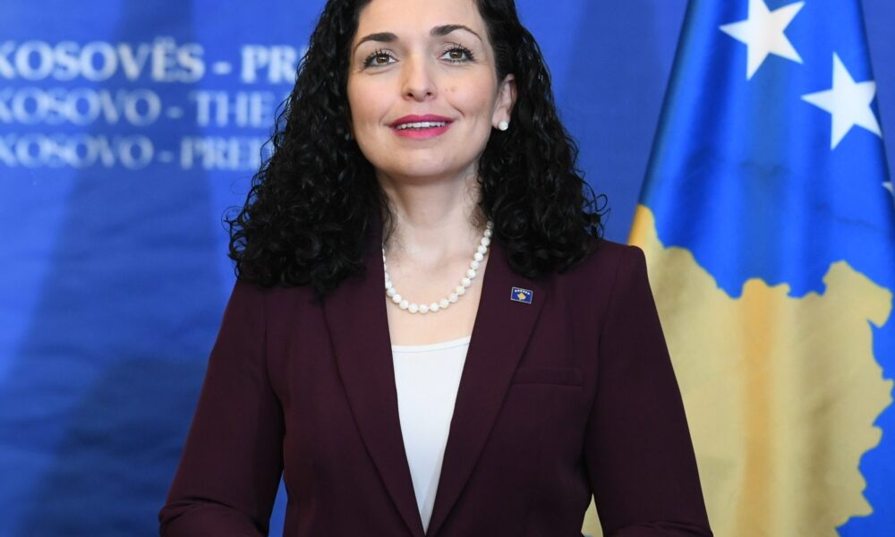 LAJMI I FUNDIT  Presidentja shpërndan Parlamentin e Kosovës  vendi shkon në zgjedhje të reja