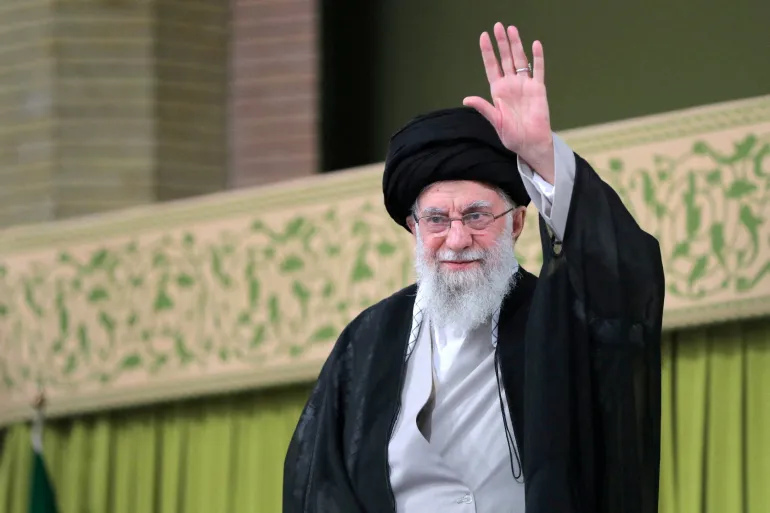 Irani pas Ajatollah Ali Khamenei t   