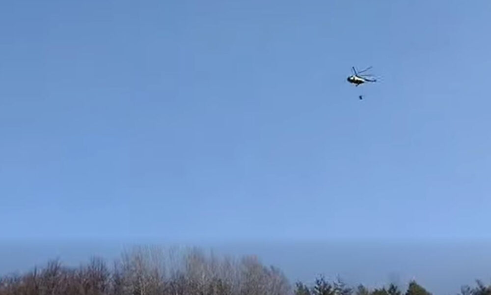 QMK  Dy helikopterë të Armatës të angazhuar për shuarjen e zjarrit në malin Jabllanicë