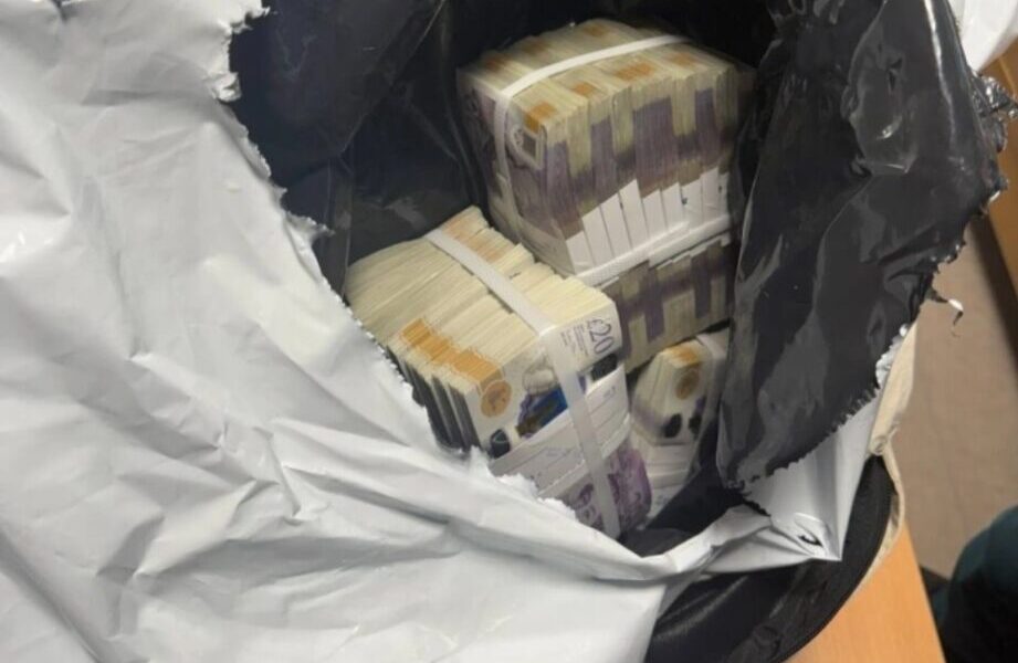 Në Aeroportin Ndërkombëtar të Shkupit zbulohen 150 mijë paund britanikë të padeklaruar