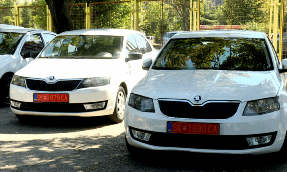 Vazhdon kaosi me veturat zyrtare  MPB ja filloi procedurën për regjistrin e ri  nuk ka afat kur do të përfundojë