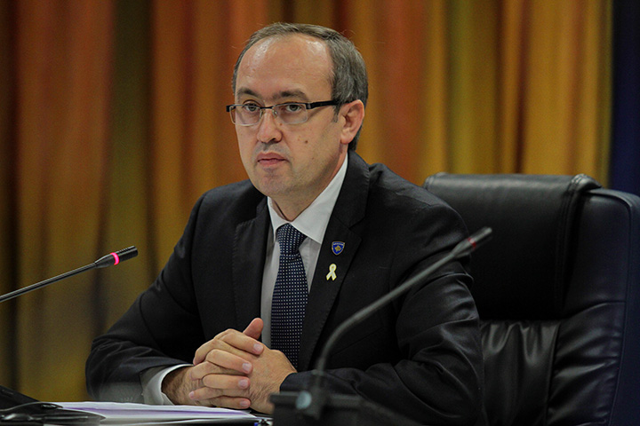 Hoti  Veprimet e Osmanit  manipulim politik për interesa personale