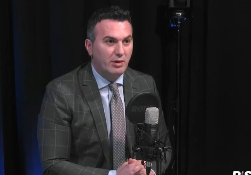 Ademi  Grubi i pafajshëm  sipas rendit kushtetues 