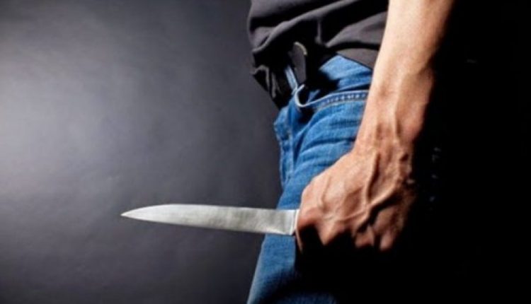 Arrestohet tetovari pasi sulmoi gruan me thikë dhe kërcënoi familjen