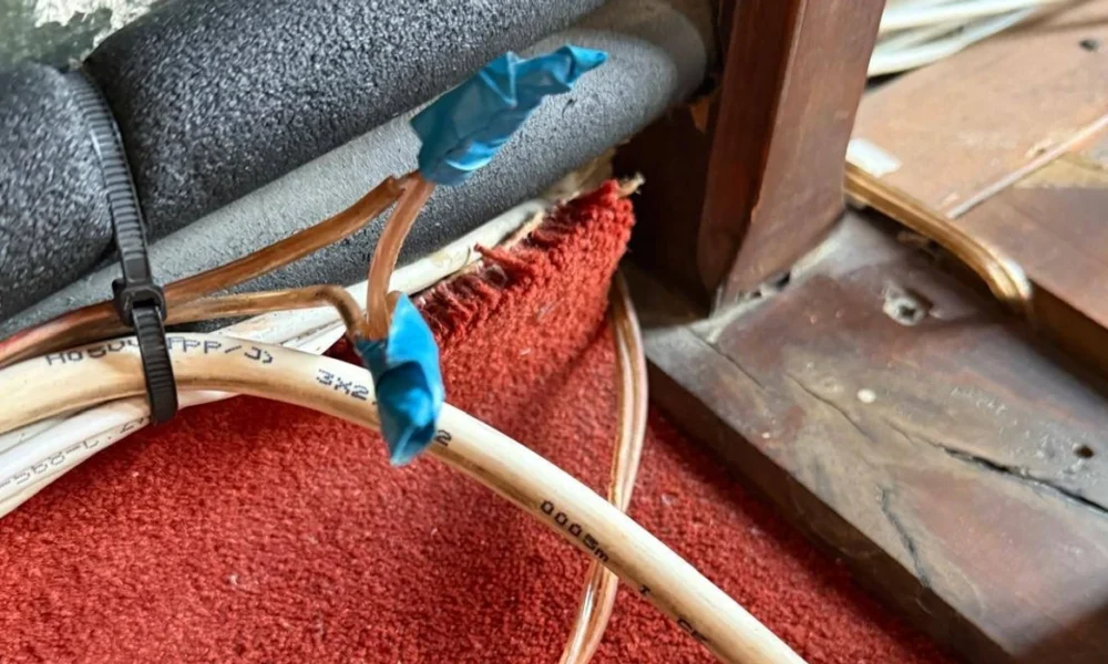 Xhamia e Pashës në Tetovë  Janë prerë kabllot e zërimit të xhamisë nga persona të panjohur