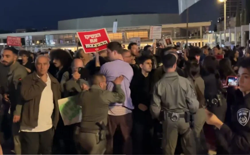 Pamje  Izraeli shtyp protestat kundër luftës në Iran