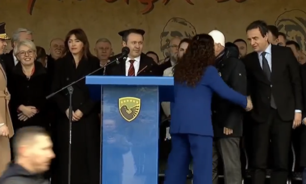 Në Kuvend s iu afruan njëri tjetrit  në kazermën e ushtrisë Osmanit e Kurtit u bie të përshëndeten