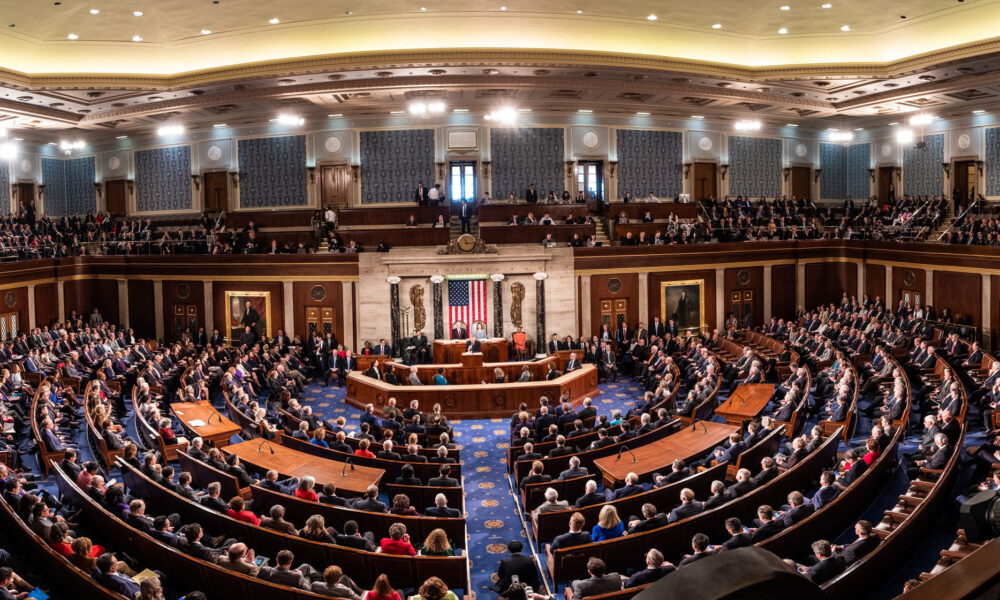 demokratet-kerkojne-mbledhje-urgjente-te-kongresit-trump-po-na-con-drejt-luftes-se-trete-boterore