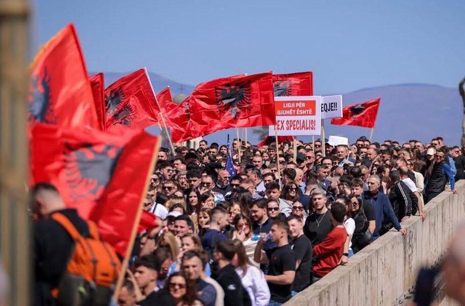 Studentët shqiptarë shkundin Shkupin zyrtar