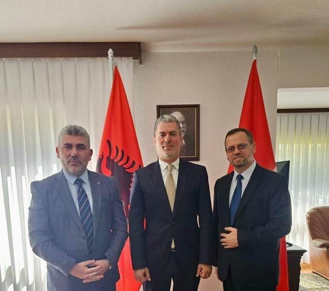Takim me dy imamë  gjesti i duartrokitshëm i Ermal Dredhës si ambasador në Zvicër