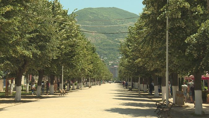 Poshtë emigracioni  rroftë emigracioni 