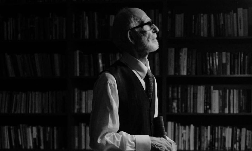 Amaneti  Qosja  ikje nga kjo botë pa njoftuar askënd