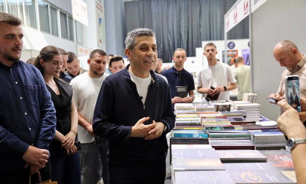 mexhiti-me-te-rinjte-e-cairit-ne-panairin-e-librit-ne-shkup-libri-bashkon-ide-dhe-energji-rinore