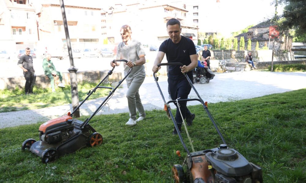 fundjava-ndryshe-e-bilall-kasamit-kap-preresen-dhe-kosit-parkun-te-xhamia-e-pashes