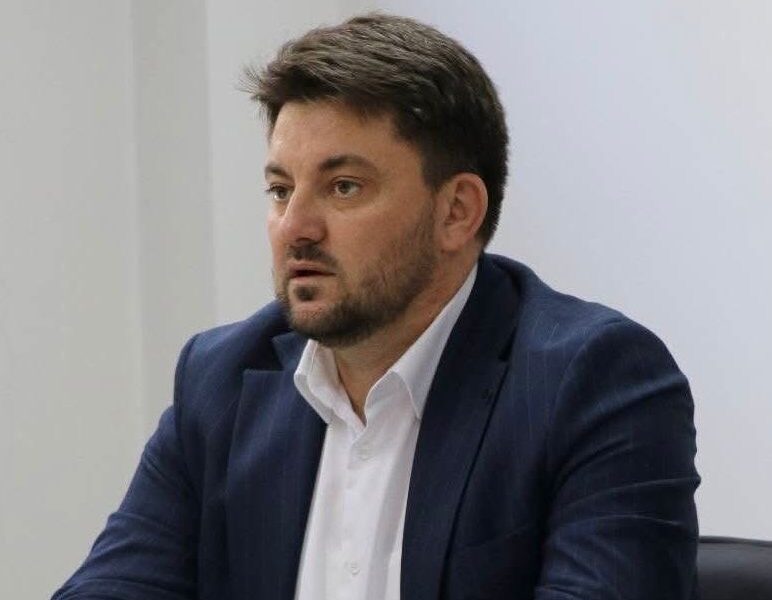 Elmazi siguron  Këtë vit asfaltohet rruga drejt Matkës