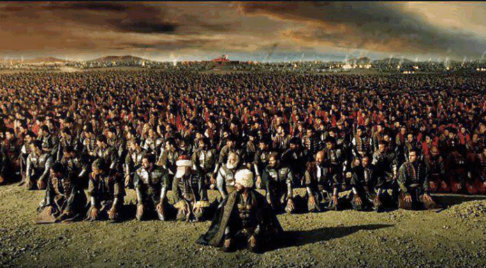 O ju që besuat  përkujtoni All llahun sa më shpesh