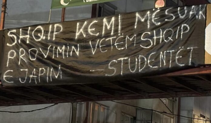 Një zë studentor godet partitë shqiptare  Rrini largë  s keni bërë asgjë 