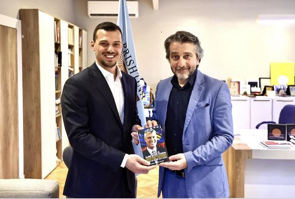Endrit Thaçi i shkon për vizitë Përparim Ramës  ia dhuron librin autobiografik të babait