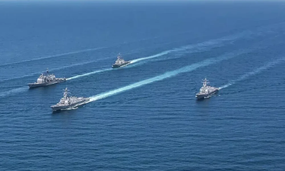 Reuters  Dy anije tregtare u qëlluan me armë zjarri derisa përpiqeshin të kalonin Ngushticën e Hormuzit