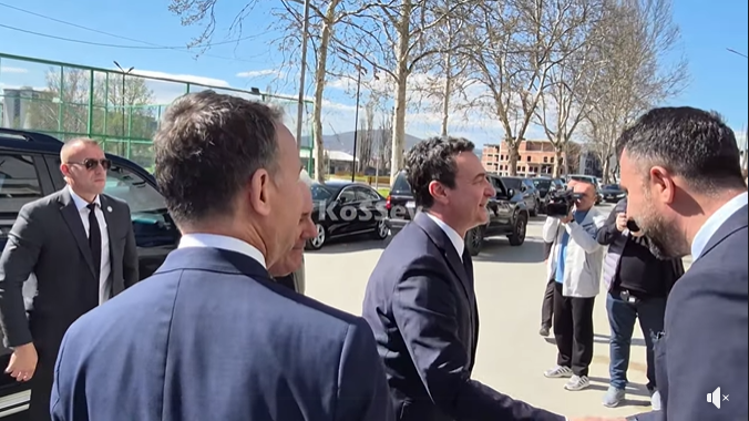 Kurti arrin në veri  Pamje 