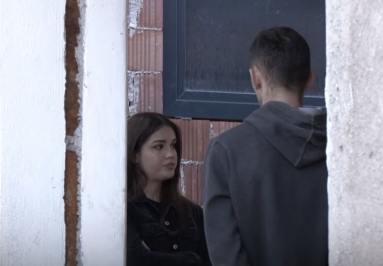  Dy orë m kanë mshelë e kanë dashtë me m vra  veç pse e lashë punën    Rrëfimi i dhimbshëm i 25 vjeçarit nga Mitrovica  VIDEO 