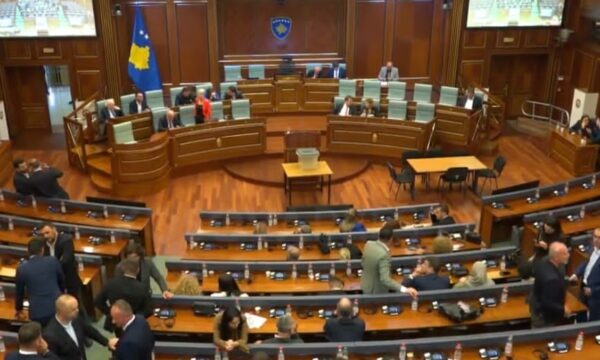KOSOVA PA PRESIDENT  Kuvendi dështon  vendi shkon drejt zgjedhjeve të reja