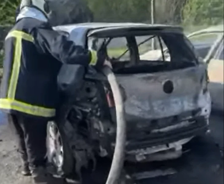 digjen-pese-automjete-nen-kalane-e-shkupit-prane-vardarit