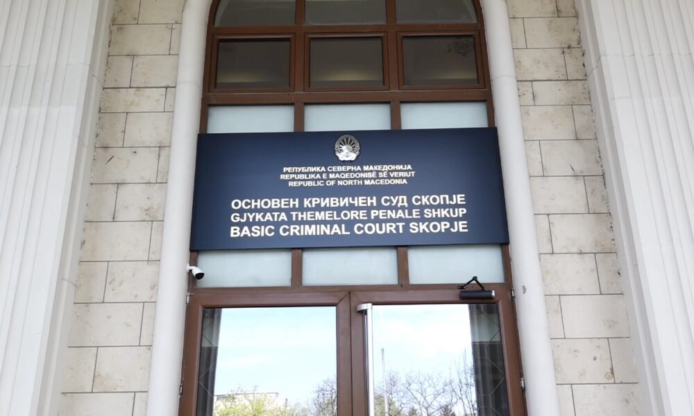 Dy punonjës të Gjykatës së Shkupit përfunduan në pranga për ryshfet