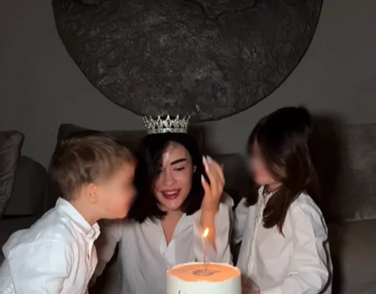  Festa nuk është për moshën  por për    Këngëtarja Xhensila Myrtezaj mbush 33 vjet  ja mesazhi i fuqishëm  FOTO 