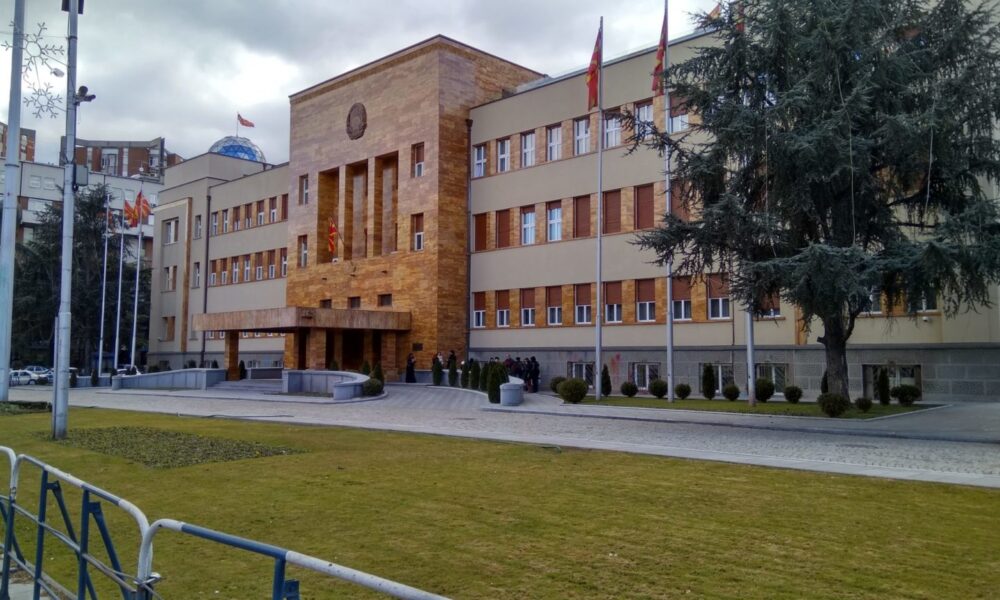 Kuvendi s ka të dhëna sa deputetë kanë shtetësi të dyfishtë