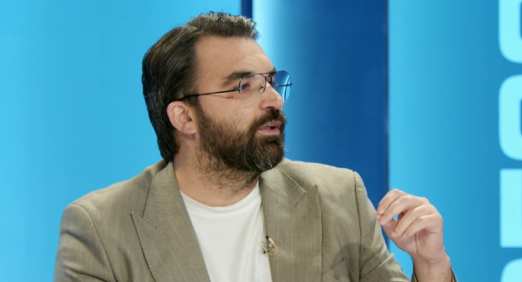 Mehmetaj   Kurti me 51   vendosi të mos qeverisë më veç se i pengojke që presidentja i flet anglisht 