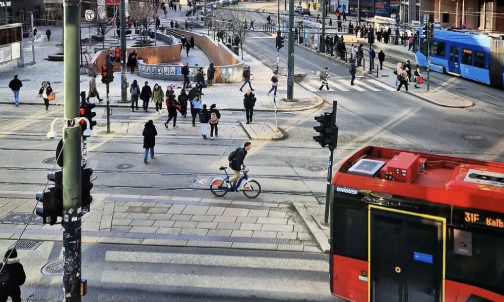 Ky vend evropian lulëzon sa herë ka kriza 