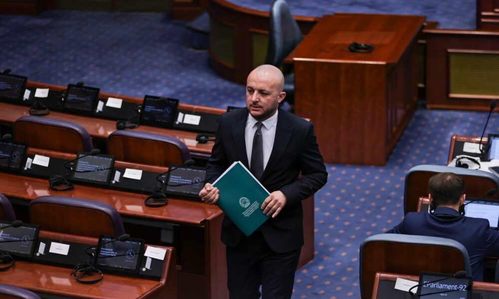 Hoxha  Mbi 3 3 milionë denarë mbështetje për magazinimin e grurit dhe elbit vendor