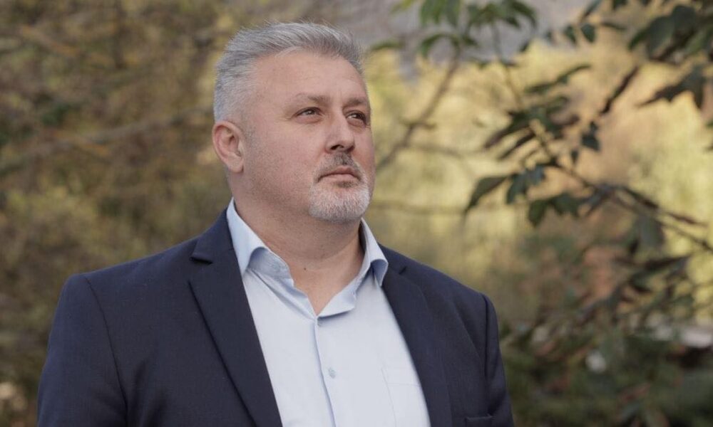 Arsim Sinani  Jam i gatshëm t i mësojë shqipen Mickovskit 