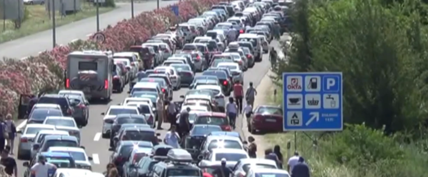 mbi-43-000-shtetas-te-rmv-se-u-larguan-jashte-vendit-per-festen-e-pashkeve